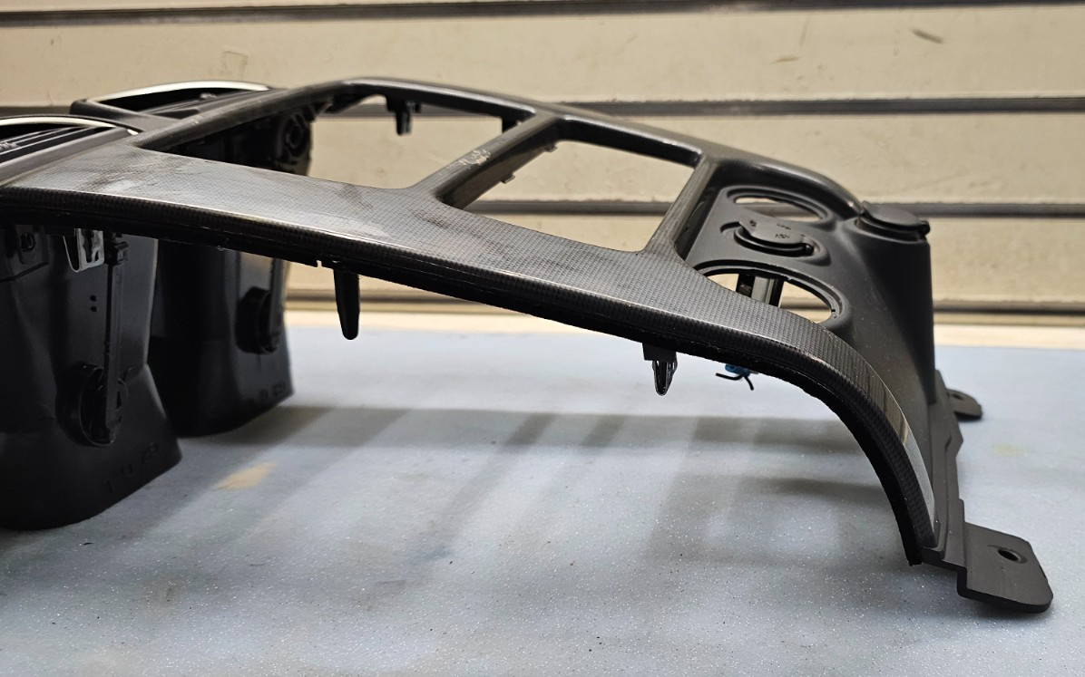 03-08 GMC ENVOY XL FRONT RADIO DASH VENT BEZEL CLIMATE CONTROL carbon fiber B45