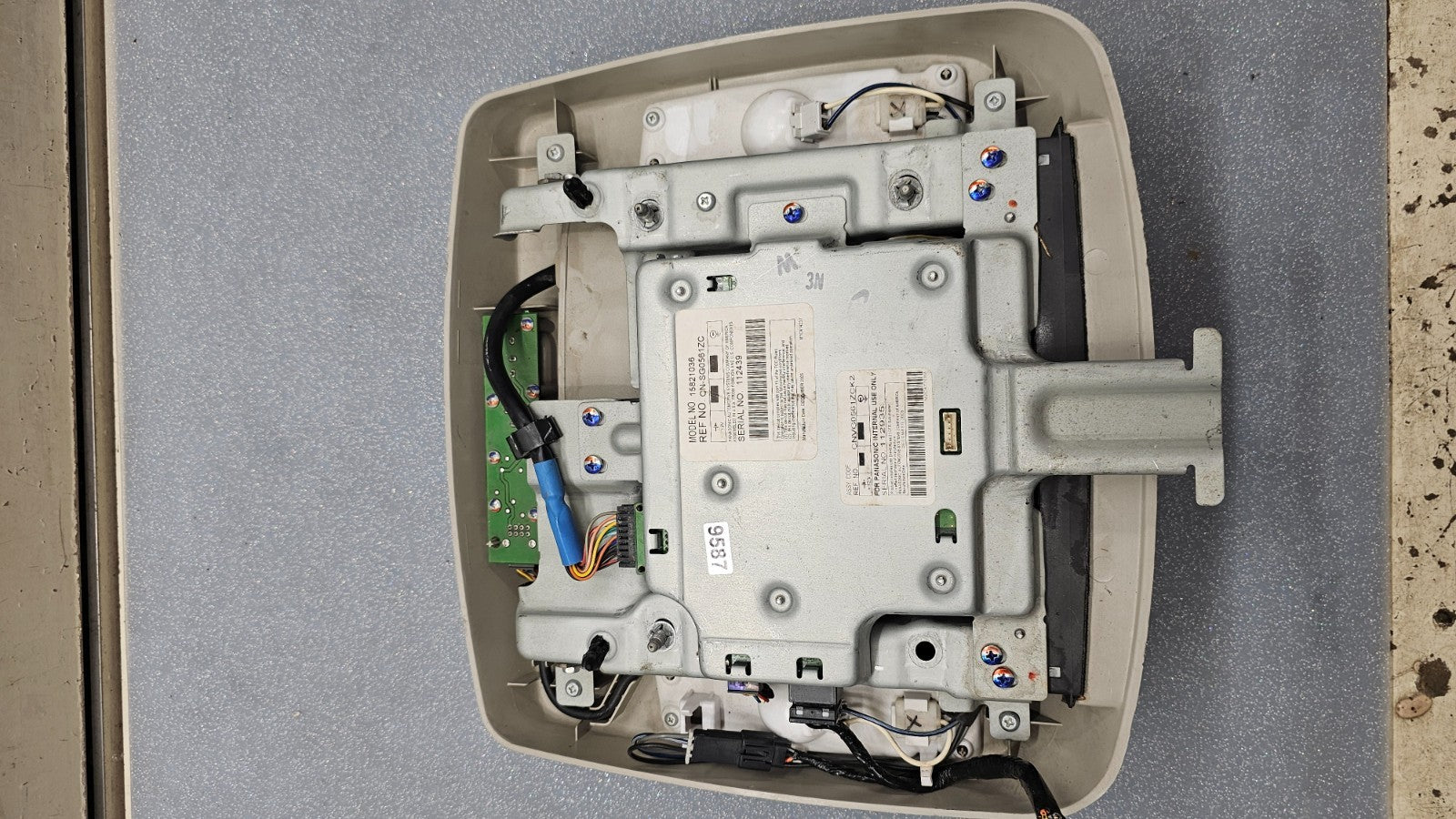 🔥06-09 Trailblazer Envoy Overhead Console DVD Entertainment Screen Display Tan