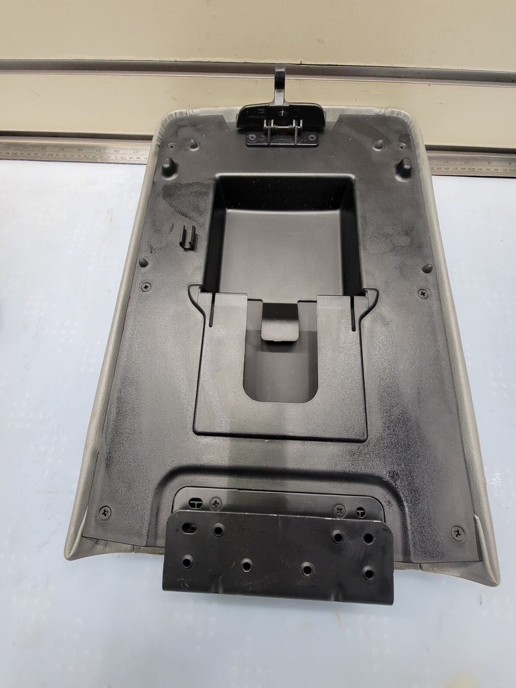 🔥2003-2006 FORD EXPEDITON CENTER CONSOLE ARMREST LID LIGHT GRAY LEATHER