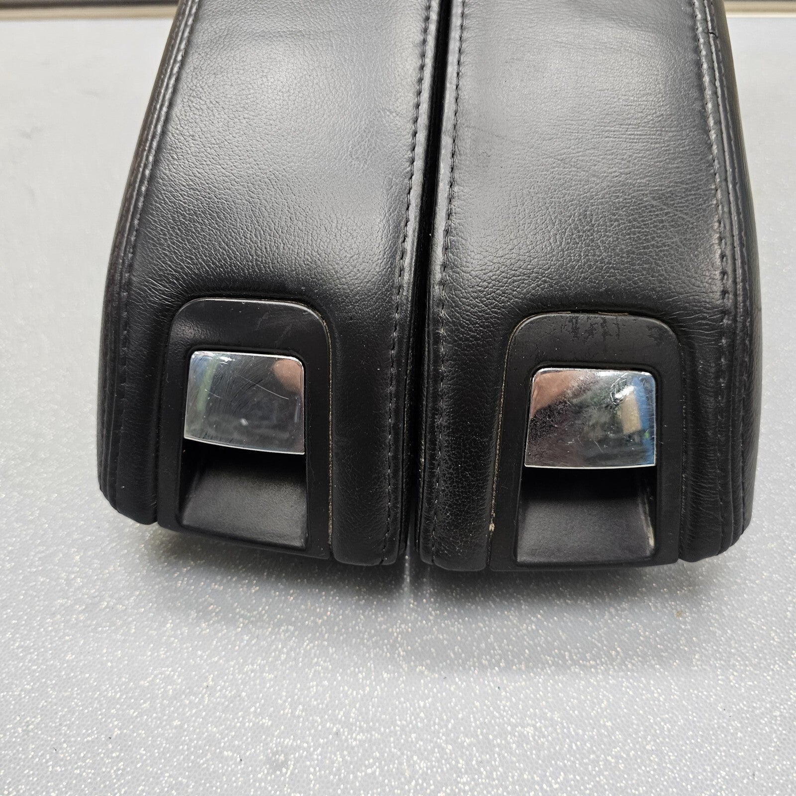 13-19 LINCOLN MKT Front Floor Console Arm Rest Lid Cover Top Pad Assembly Black