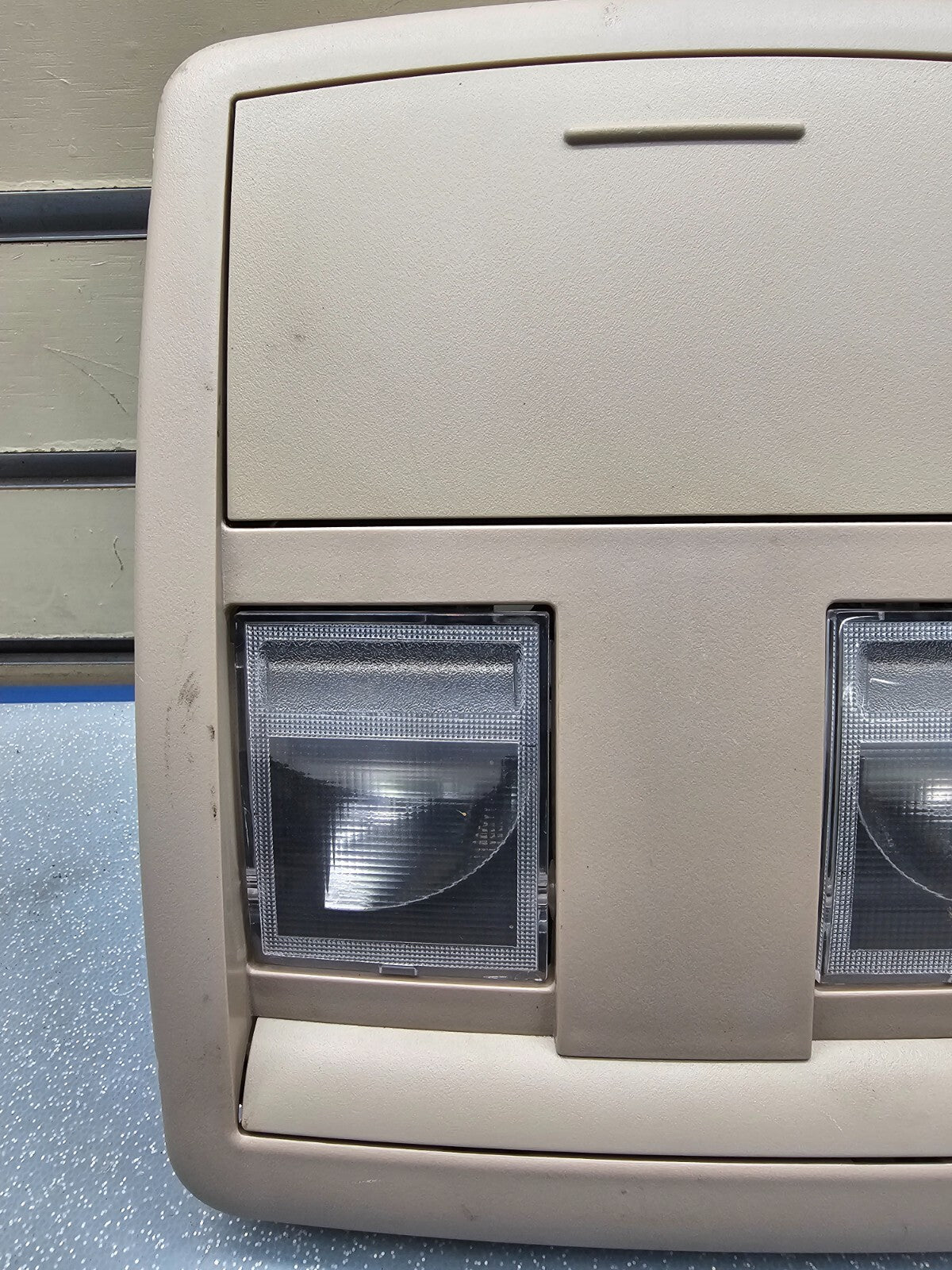 05-10 Jeep Grand Cherokee Overhead Console Dome Map Light Compartment Light Tan