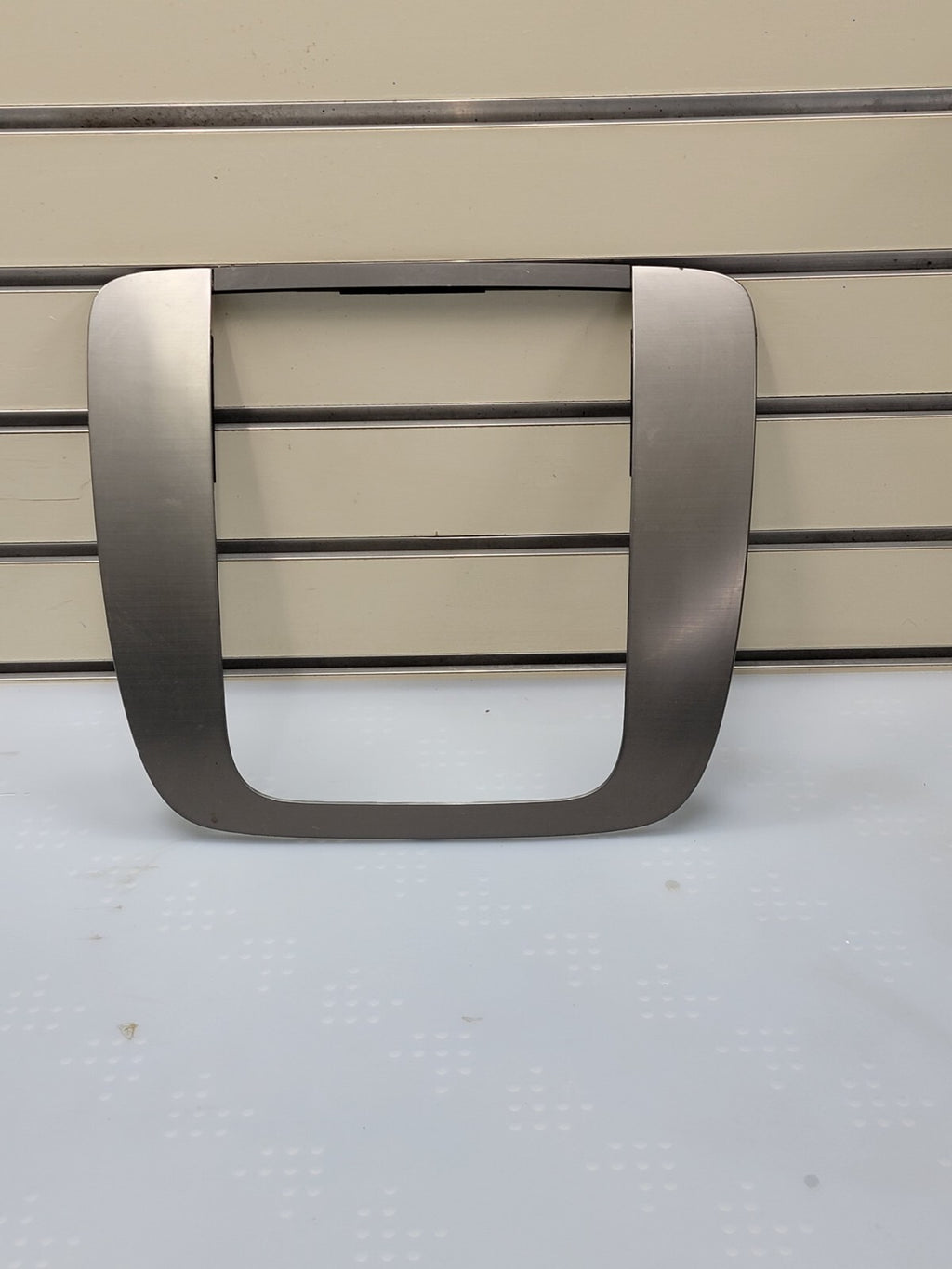 🔥07-13 SUBURBAN TAHOE YUKON CENTER DASH RADIO BEZEL TRIM SILVER