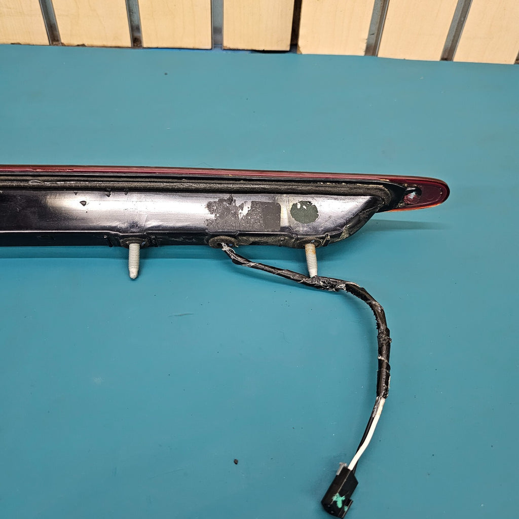 🔥00-05 Cadillac Deville Rear Third 3rd Tail Trunk Brake LED Light Assembly OEM