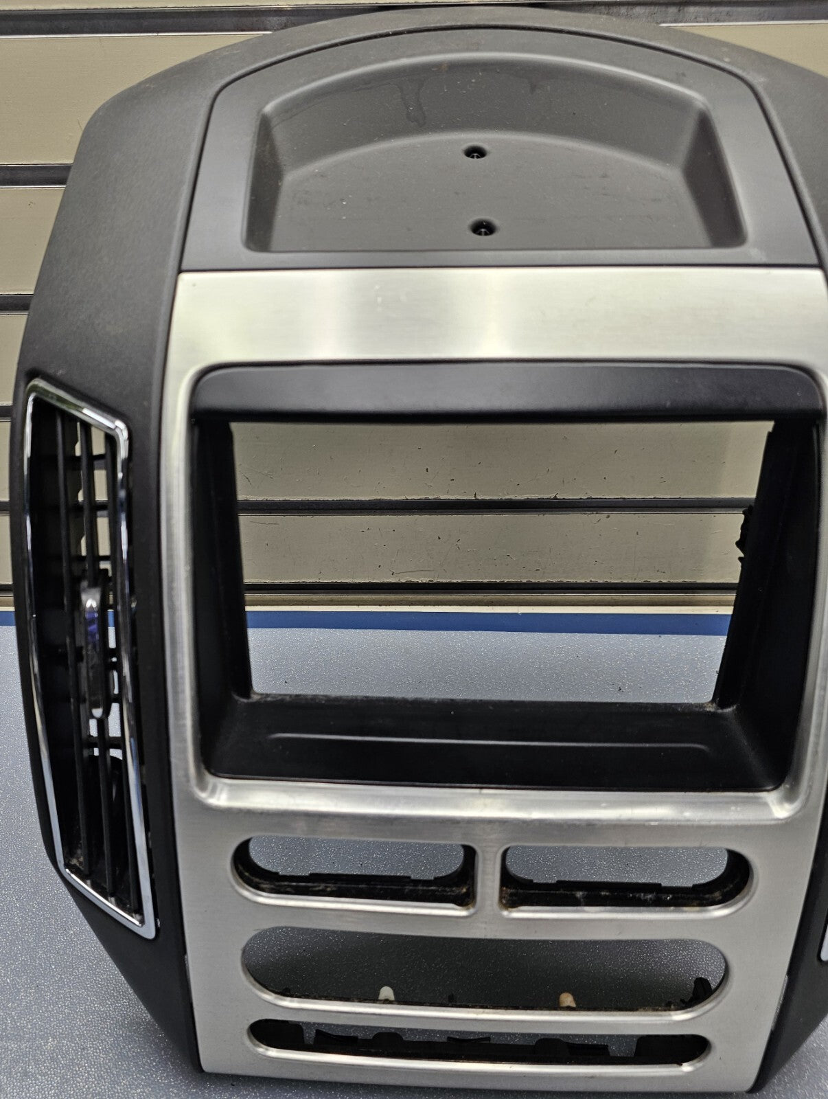 07-10 Ford Edge Center Front Dash Radio Bezel Trim Instrument Panel Climate Gray