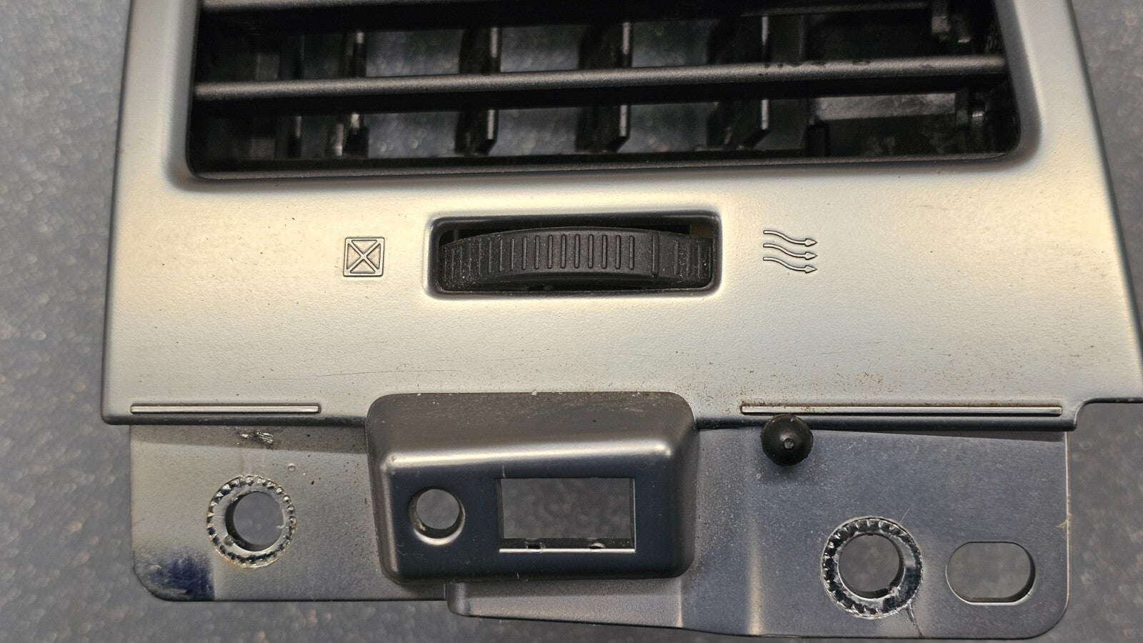 🔥09-12 LINCOLN MKS DASH RIGHT PASSENGER AIR VENT A/C AC HEATER PANEL SILVER