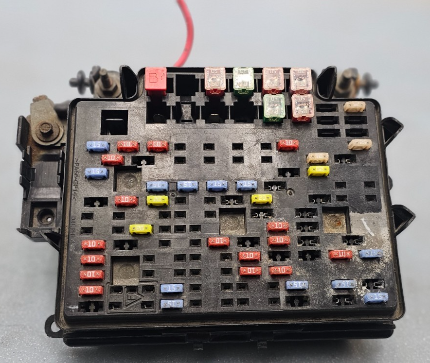 🔥03-05 Silverado Sierra Suburban PICKUP Engine Fuse Engine Wiring Harness Box