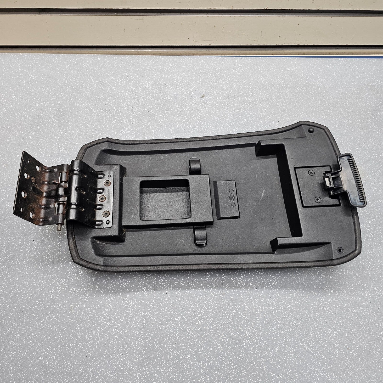 07-10 Edge Front Center Console Lid Leather Armrest Assembly Top Cover Black