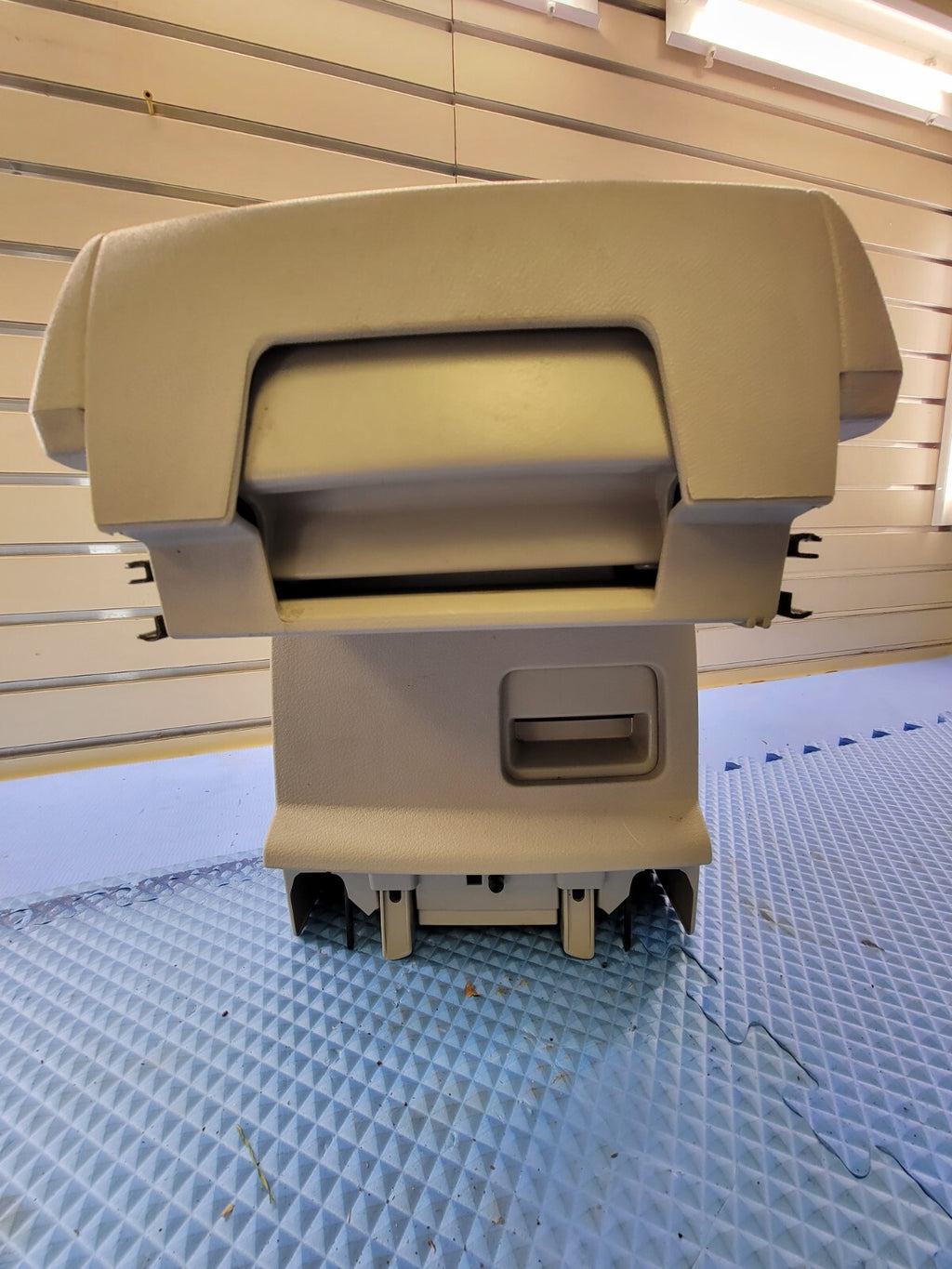 🔥08-10 Chrysler Town Country Grand Caravan Center Console Dash Cup Holder TAN