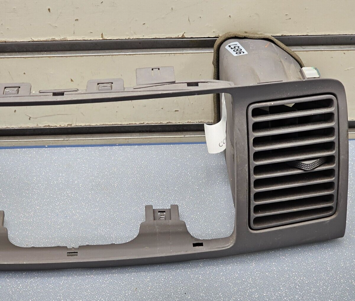 🔥03-08 COROLLA CENTER DASH AM FM RADIO STEREO BEZEL TRIM PANEL OEM GRAY B28