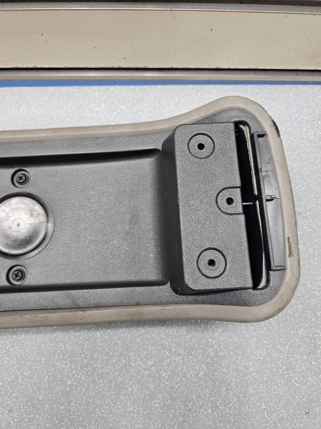 98-04 Chevy BLAZER S10 GMC JIMMY SONOMA Center Console Armrest Cover Lid GRAY L7