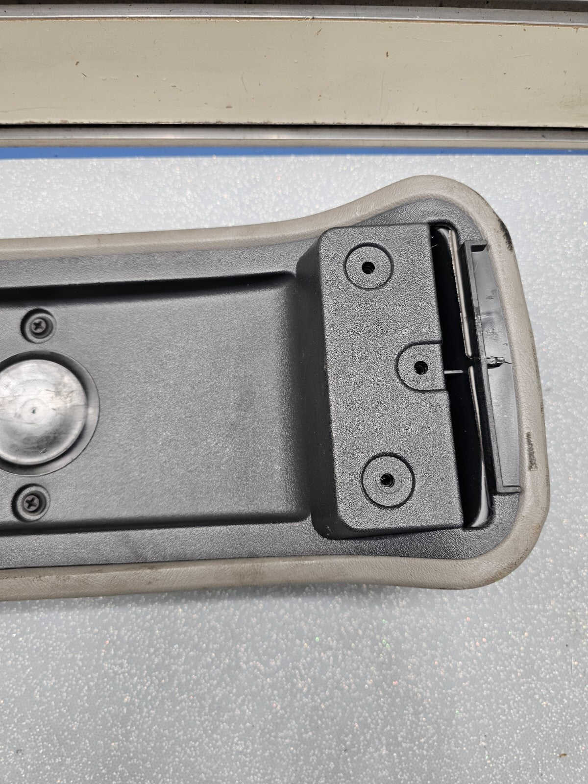 98-04 Chevy BLAZER S10 GMC JIMMY SONOMA Center Console Armrest Cover Lid GRAY L7