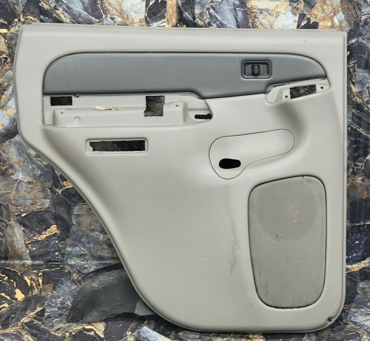 🔥99-06 Silverado SIERRA Door Panel Rear LEFT /No Arm LIGHT GRAY G-H2 D7