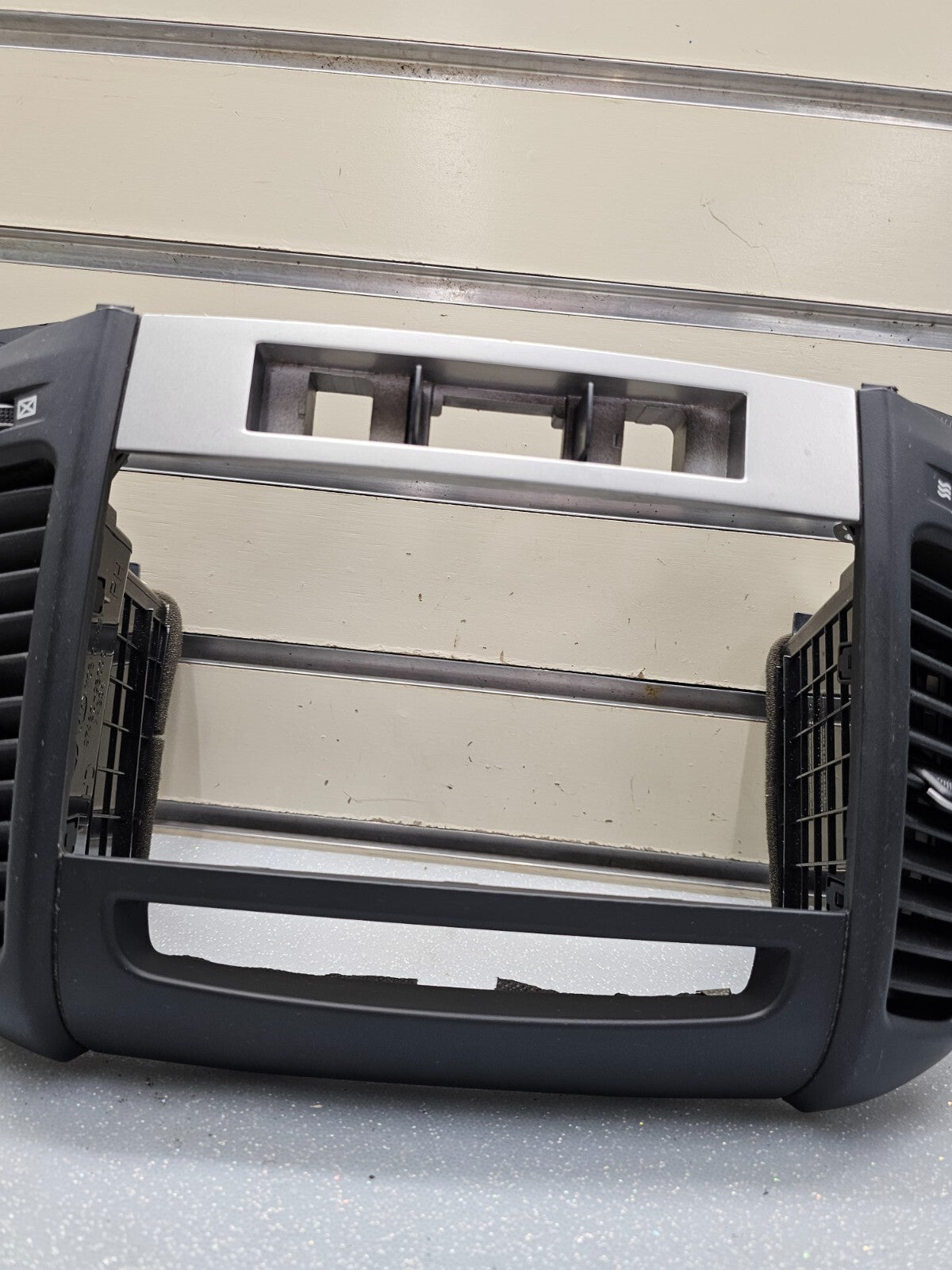 10-12 Hyundai Santa Fe Dash Radio Surround Bezel Climate Trim Panel DK Gray B53