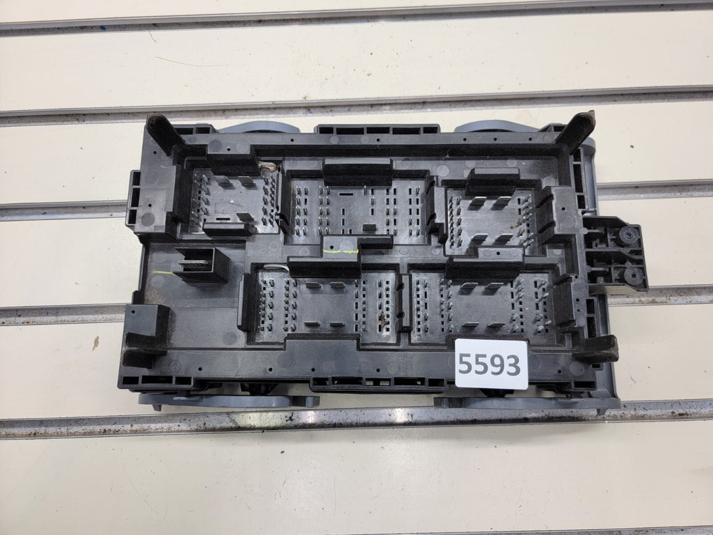 🔥 2007-2009 Tahoe Suburban Yukon Fuse Box Module A215 gray grey