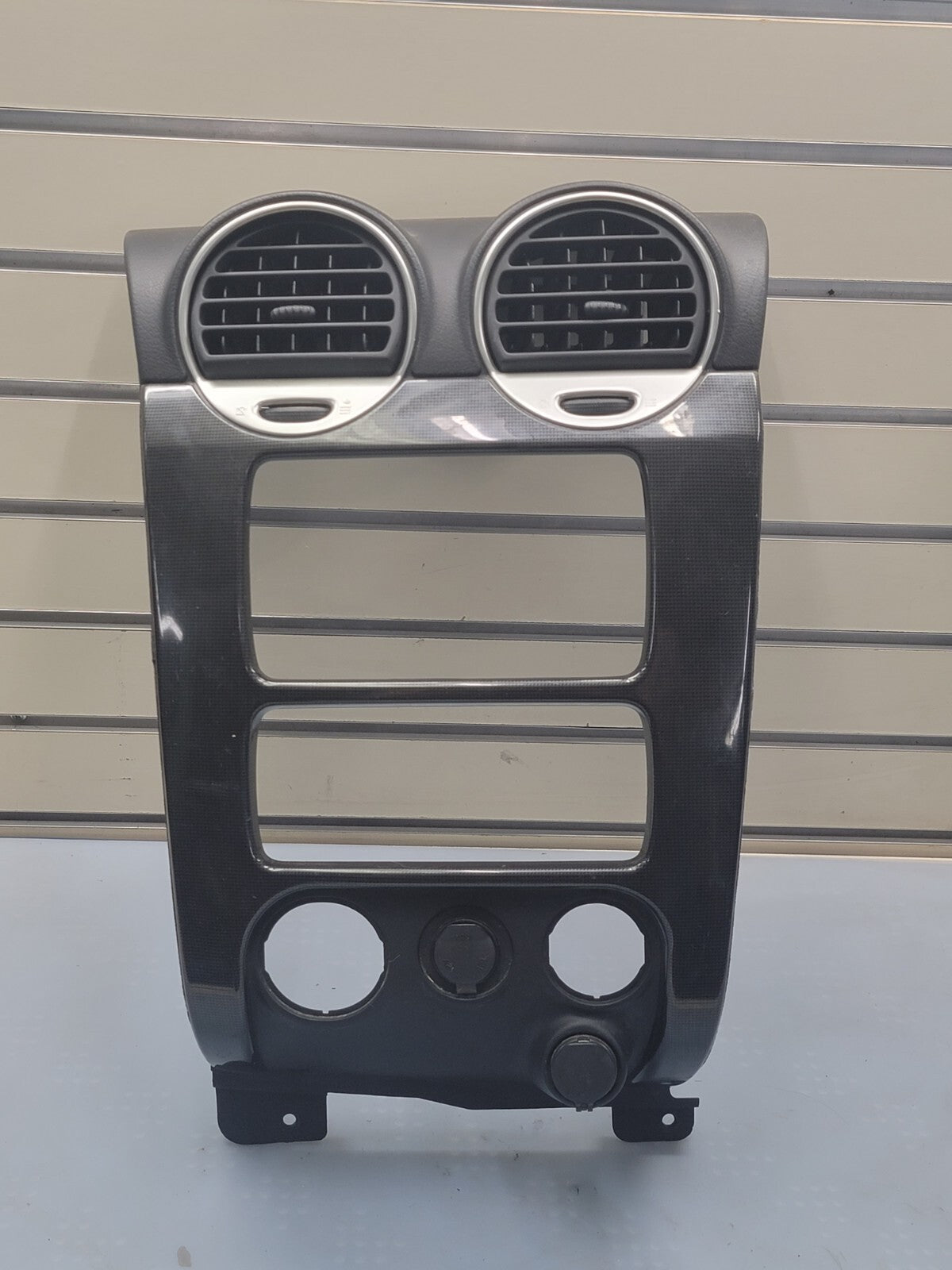 03-08 GMC ENVOY XL FRONT RADIO DASH VENT BEZEL CLIMATE CONTROL carbon fiber B45