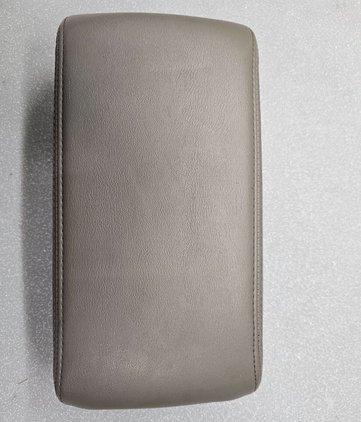 08-12 Chevy Malibu FRONT CENTER CONSOLE LID ARMREST ASSEMBLY STORAGE COVER GRAY