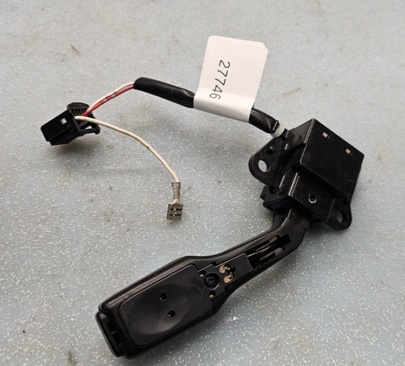 🔥03-08 Toyota Corolla Matrix Vibe Steering Wheel Cruise control Switch Assembly