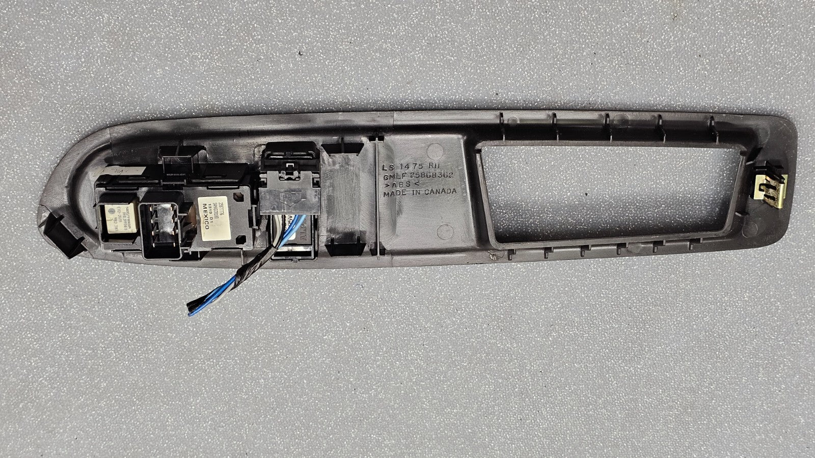 🔥09-12 Traverse Front Right Passenger Window Power Door Switch Bezel Black