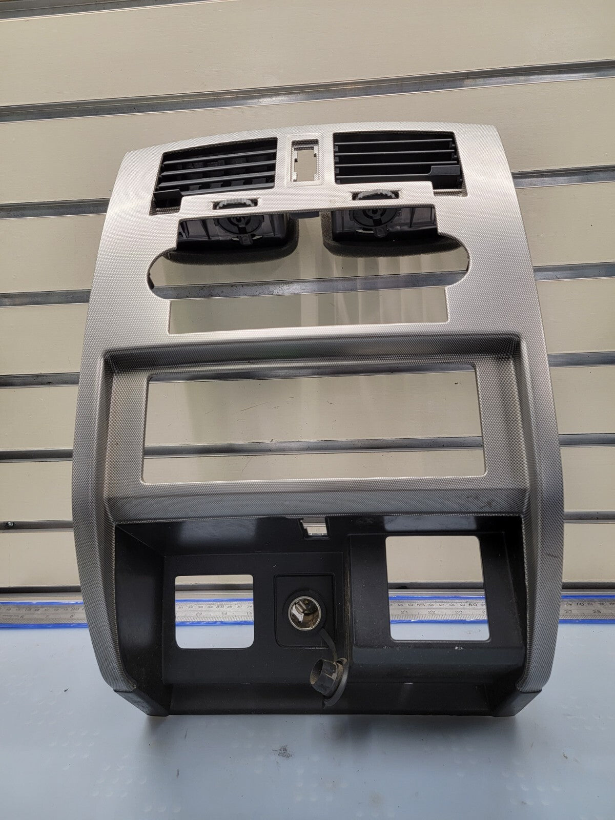 🔥05-07 Dodge DAKOTA Center Dash RADIO BEZEL Heater A/C Vents Trim SILVER B12