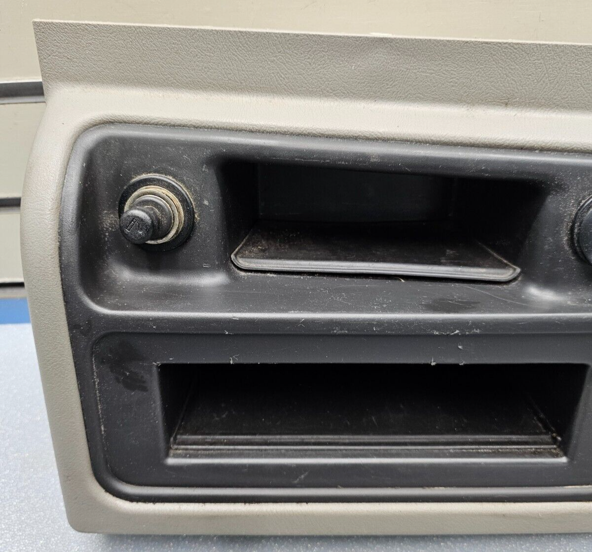 🔥03-06 SILVERADO SIERRA CENTER CONSOLE STORAGE BEZEL ASH TRAY LT TAN/BLACK OEM
