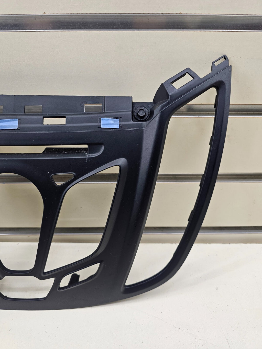 🔥12-14 FORD FOCUS CENTER DASH RADIO DISPLAY PANEL SUUROUND BEZEL TRIM