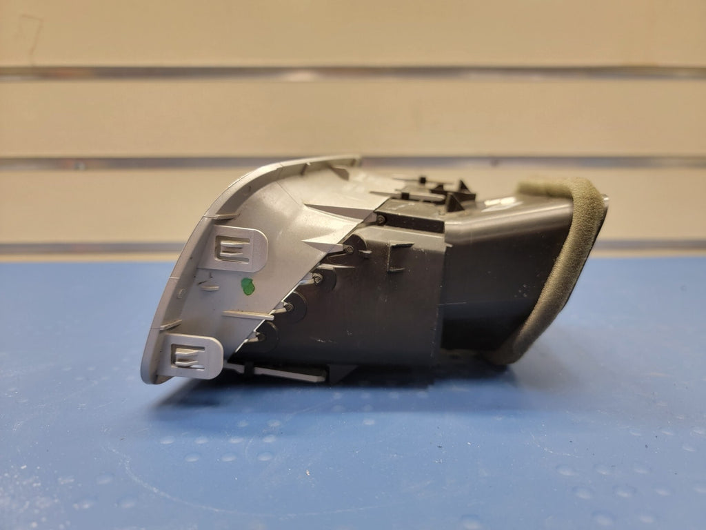 🔥10-17 CHEVROLET EQUINOX RIGHT FRONT PASSENGER DASH AC HEATER AIR VEN VT31