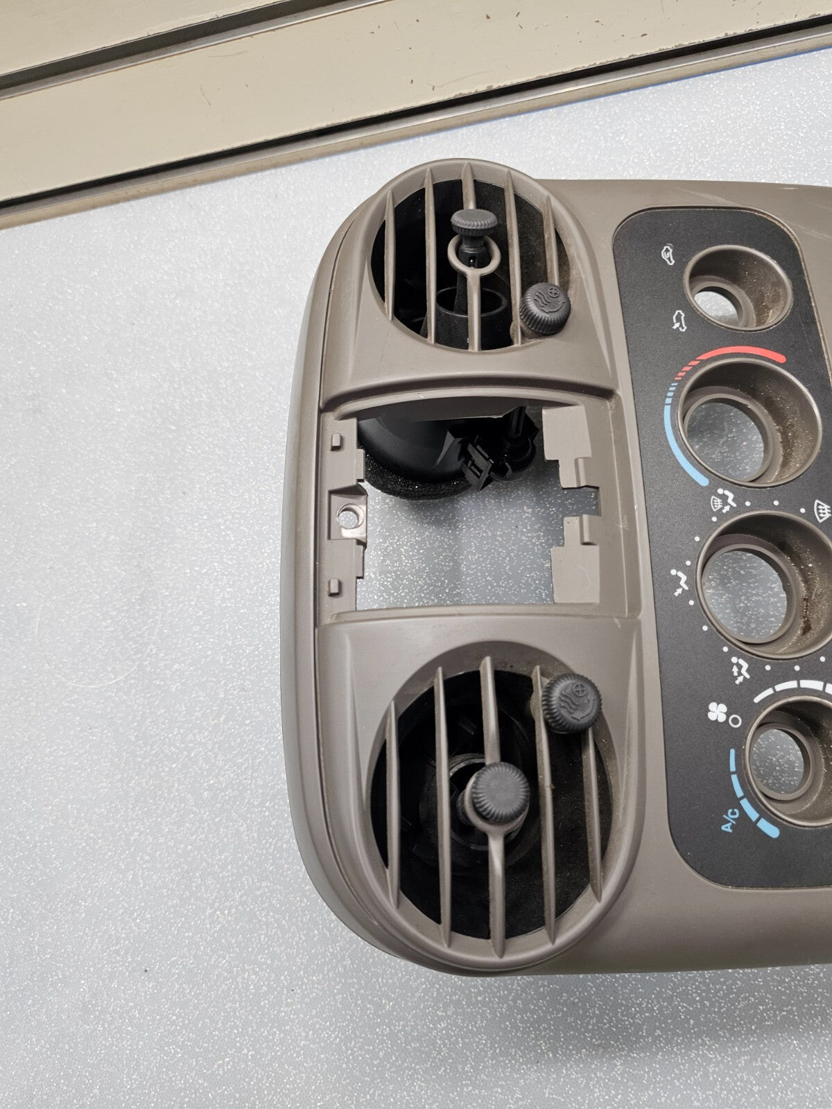 🔥01-05 Chrysler PT CRUISER Dash Radio Bezel Climate Trim Panel TAN B17