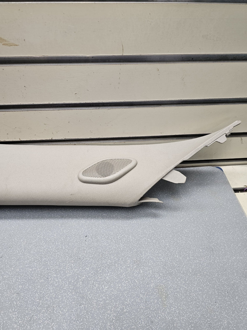 🔥07-13 Silverado Sierra A Pillar Roof Molding LEFT Driver Speak LIGHT GRAY P2