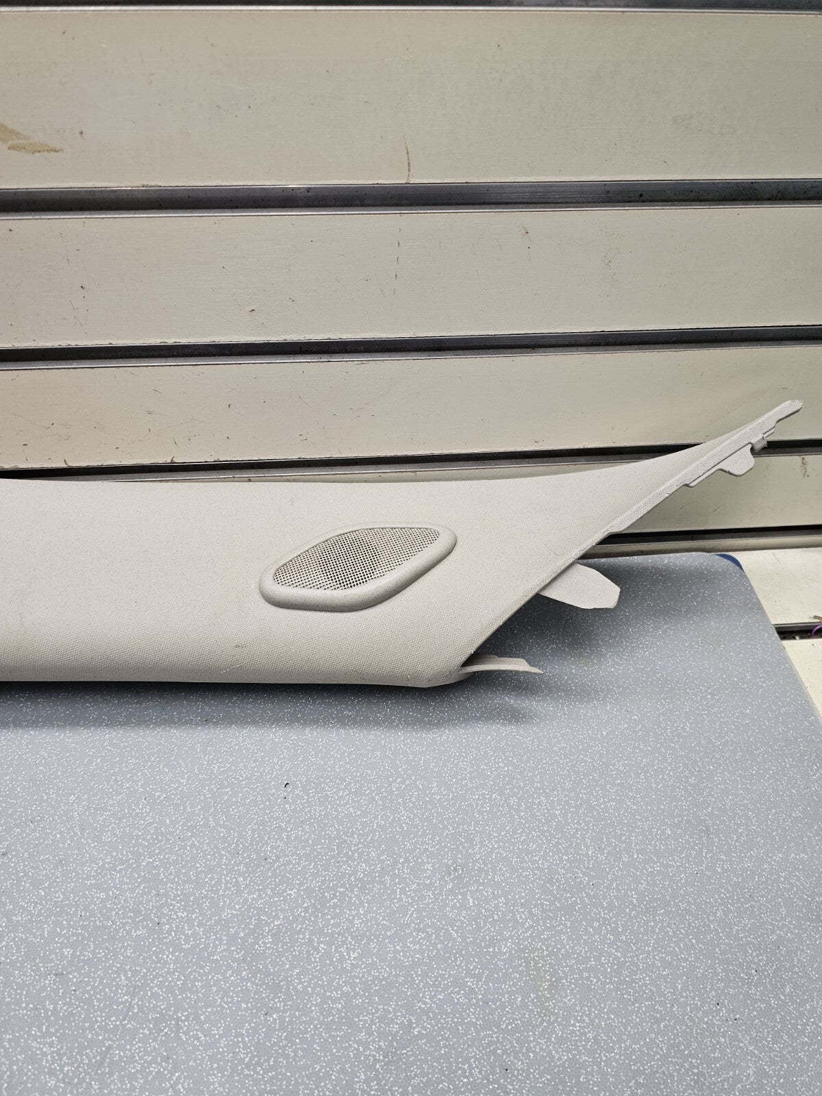 🔥07-13 Silverado Sierra A Pillar Roof Molding LEFT Driver Speak LIGHT GRAY P2