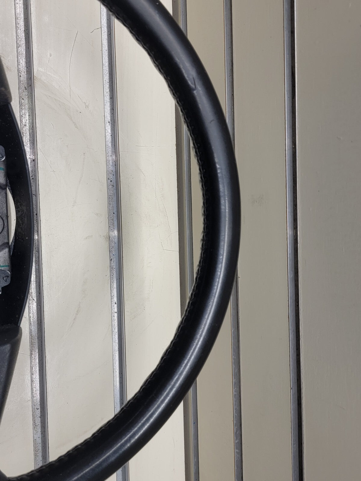 🔥03-06 SILVERADO SIERRA YUKON TAHOE SUBURBAN STEERING WHEEL LEATHER BLACK