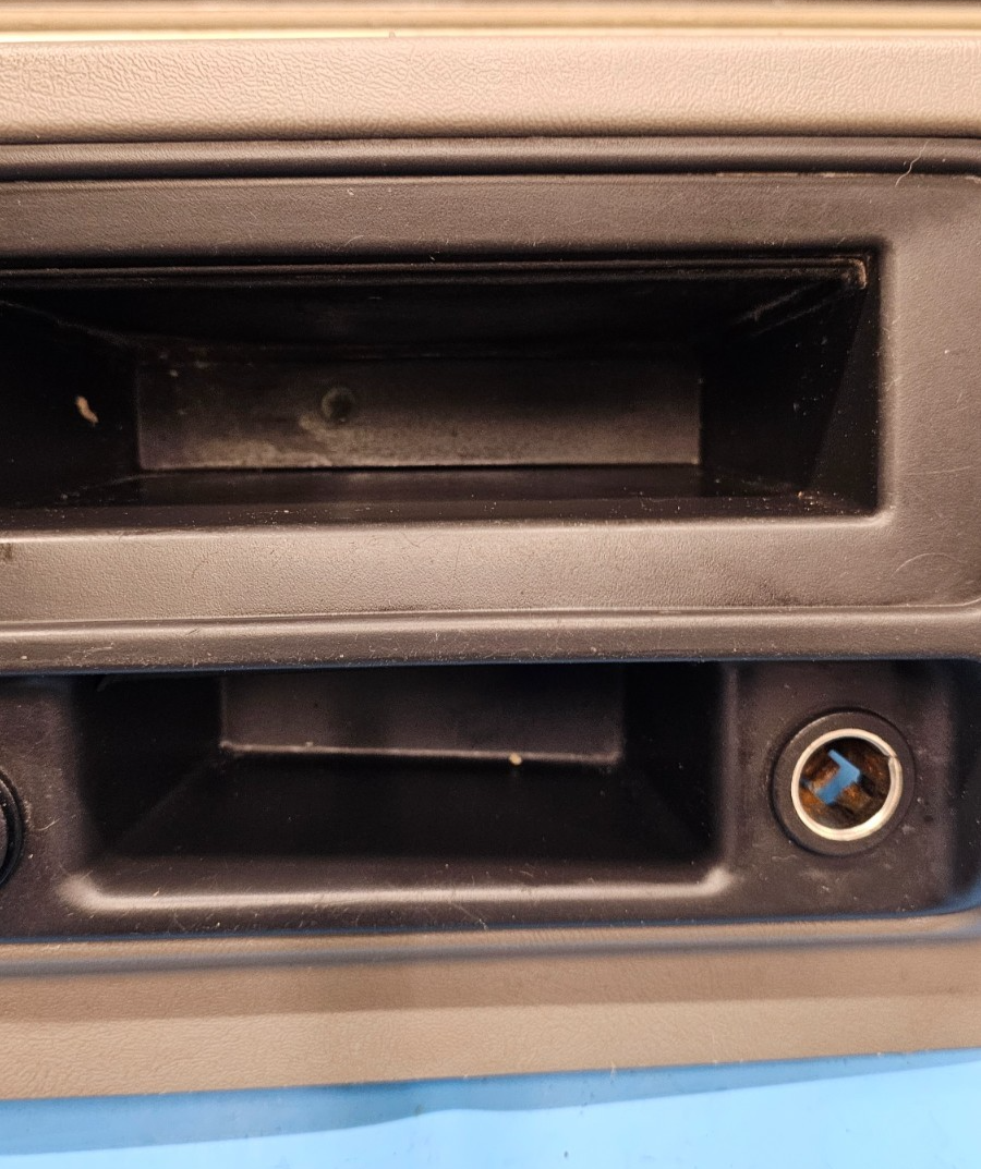 🔥03-06 CHEVY SILVERADO TAHOE GMC SIERRA CENTER CONSOLE STORAGE CUBBY TRAY TAN