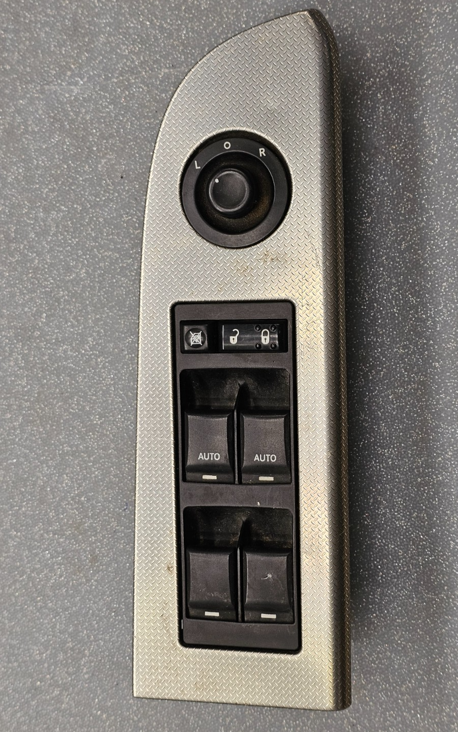 🔥05-10 Grand Cherokee Commander Left Diver Master Power Window Switch Silver