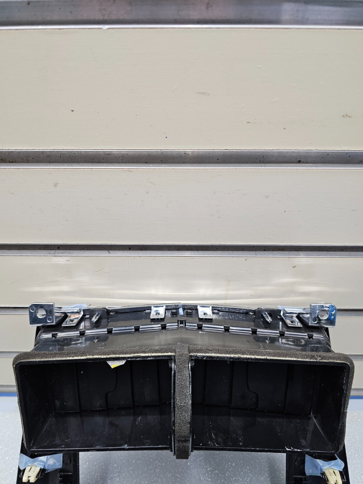 🔥2013 - 2019 Lincoln MKT Dash Navigation Trim Air Vent Bezel OEM DARK GRAY
