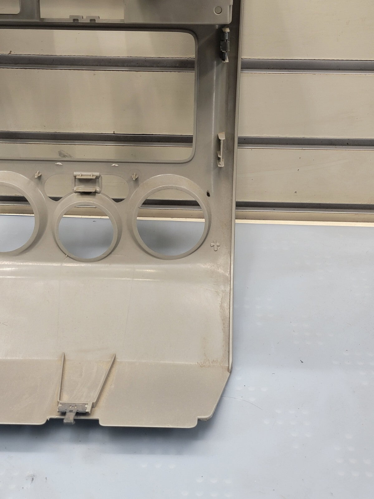 🔥2004-2012 CHEVY COLORADO GMC CANYON CENTER DASH RADIO VENT BEZEL SILVER