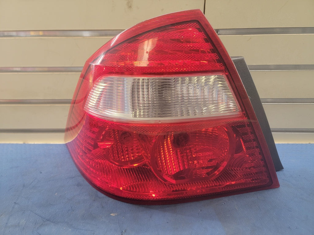🔥2005-2007 Ford Five Hundred Tail Light Lamp left driver side Assembly Chrome