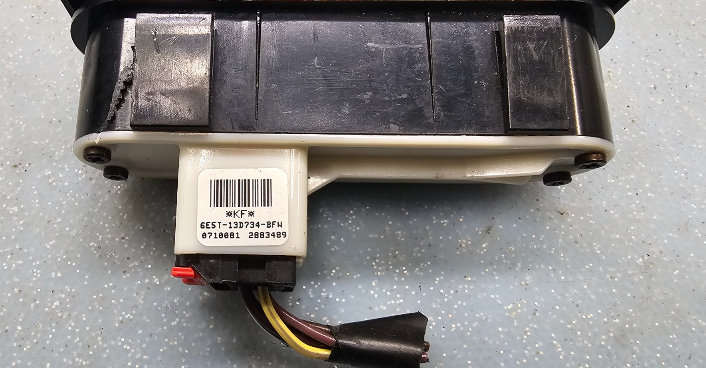 06-09 FUSION MERCURY MILAN CENTER DASH HAZARD BUTTON SWITCH PASS RADIO BEZEL