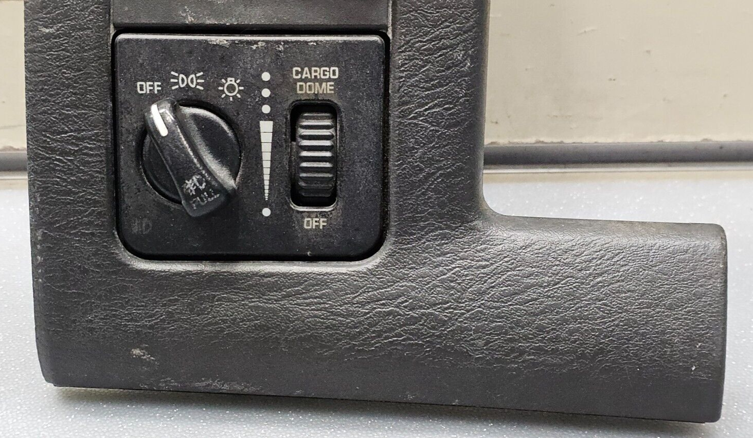 02-05 Dodge RAM Dash Front Left Driver Headlight Switch Bezel Air Vent BLACK VT7