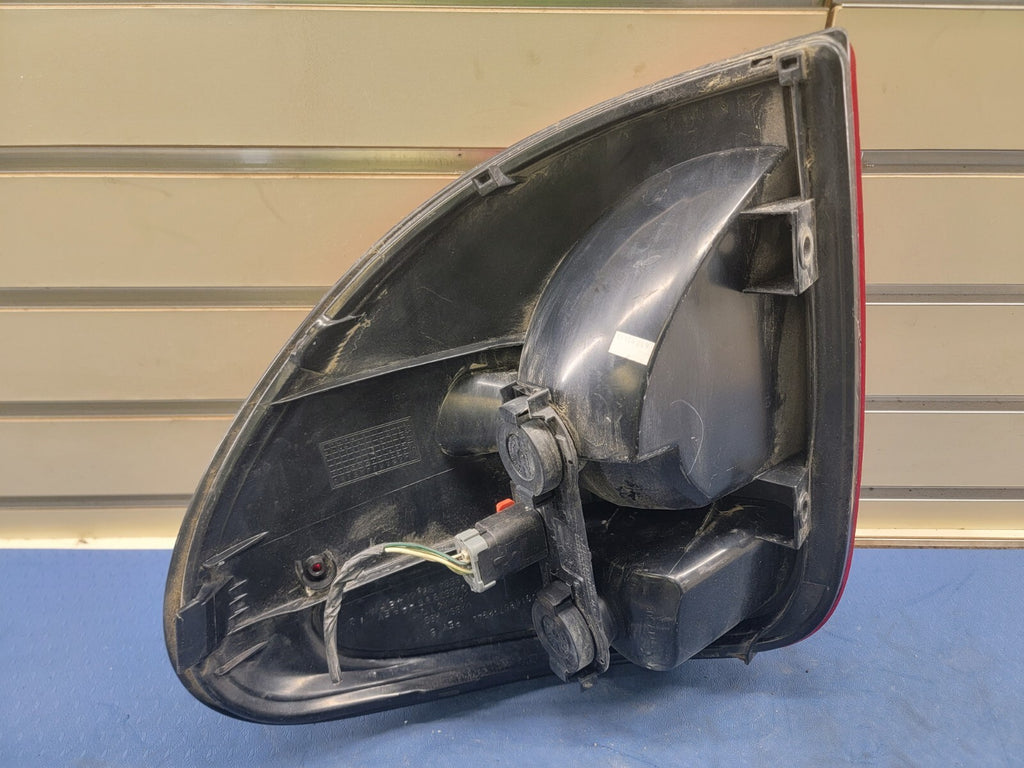 🔥04-07 chrysler Town Country Dodge Grand Caravan left driver Taillight Assembly