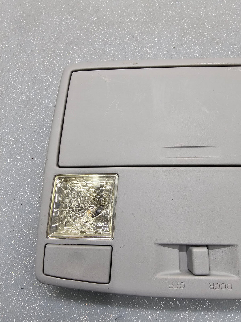 🔥2003-2008 MAZDA 6 OVERHEAD MAP DOME LIGHT VANITY COURTESEY LIGHT GREY OEM