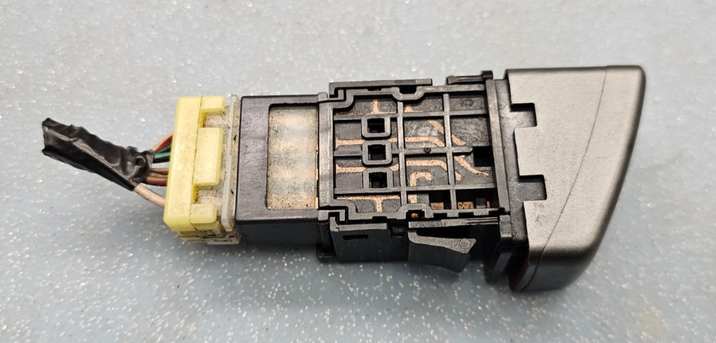 🔥00-04 Nissan Almera Maxima Hazard Warning Switch Button Silver