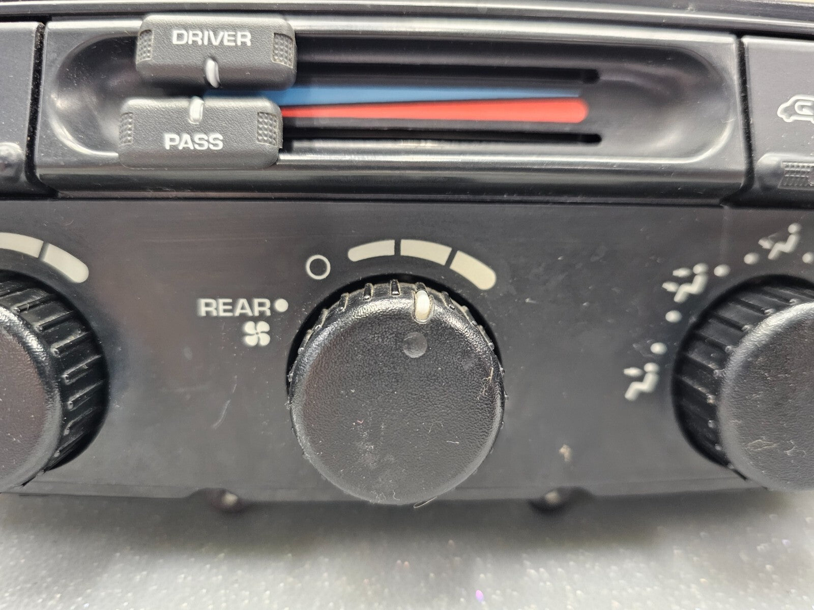 04-07 Dodge Caravan Town Country Dash AC Climate Temperature Heater Control OEM
