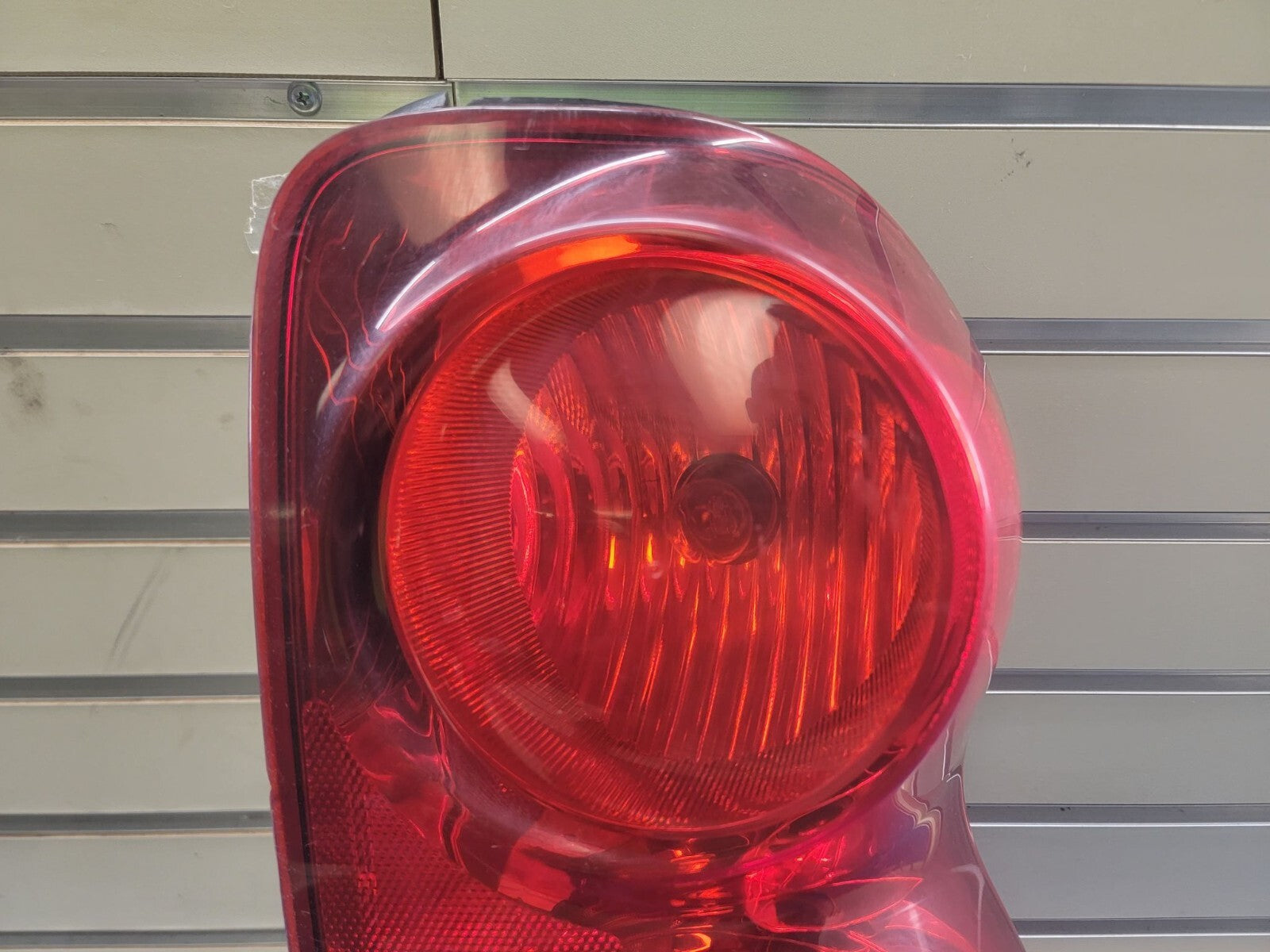 04-09 Dodge Durango driver Side Lens and Housing Tail Light Lamp