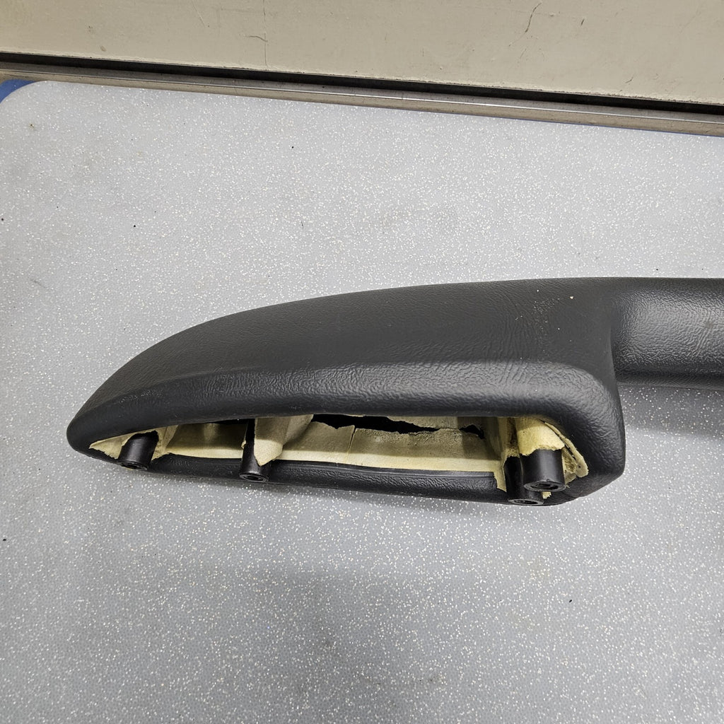 99-06 Chevy GMC Silverado Door Panel ARMREST Front RIGHT Handle GRAPHITE H3 MANU