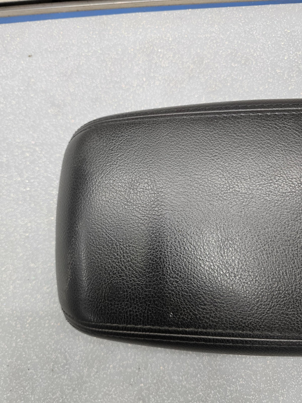 🔥2012-2014 Ford Focus  Console Armrest Lid Cover Leather Center SHORT Black OEM