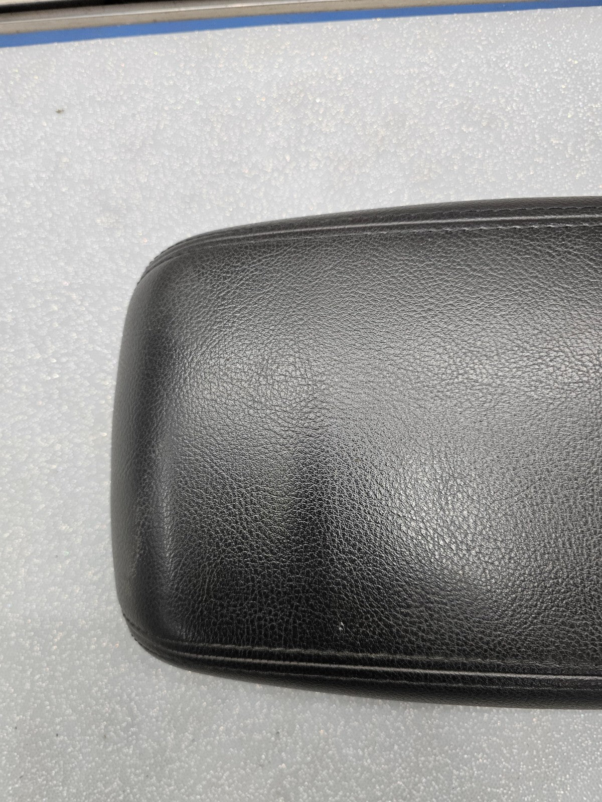 🔥2012-2014 Ford Focus  Console Armrest Lid Cover Leather Center SHORT Black OEM