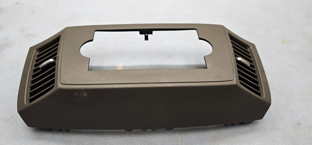 🔥05-07 Grand Cherokee Center Dash AM FM RADIO STEREO TRIM BEZEL PANEL Gray B30