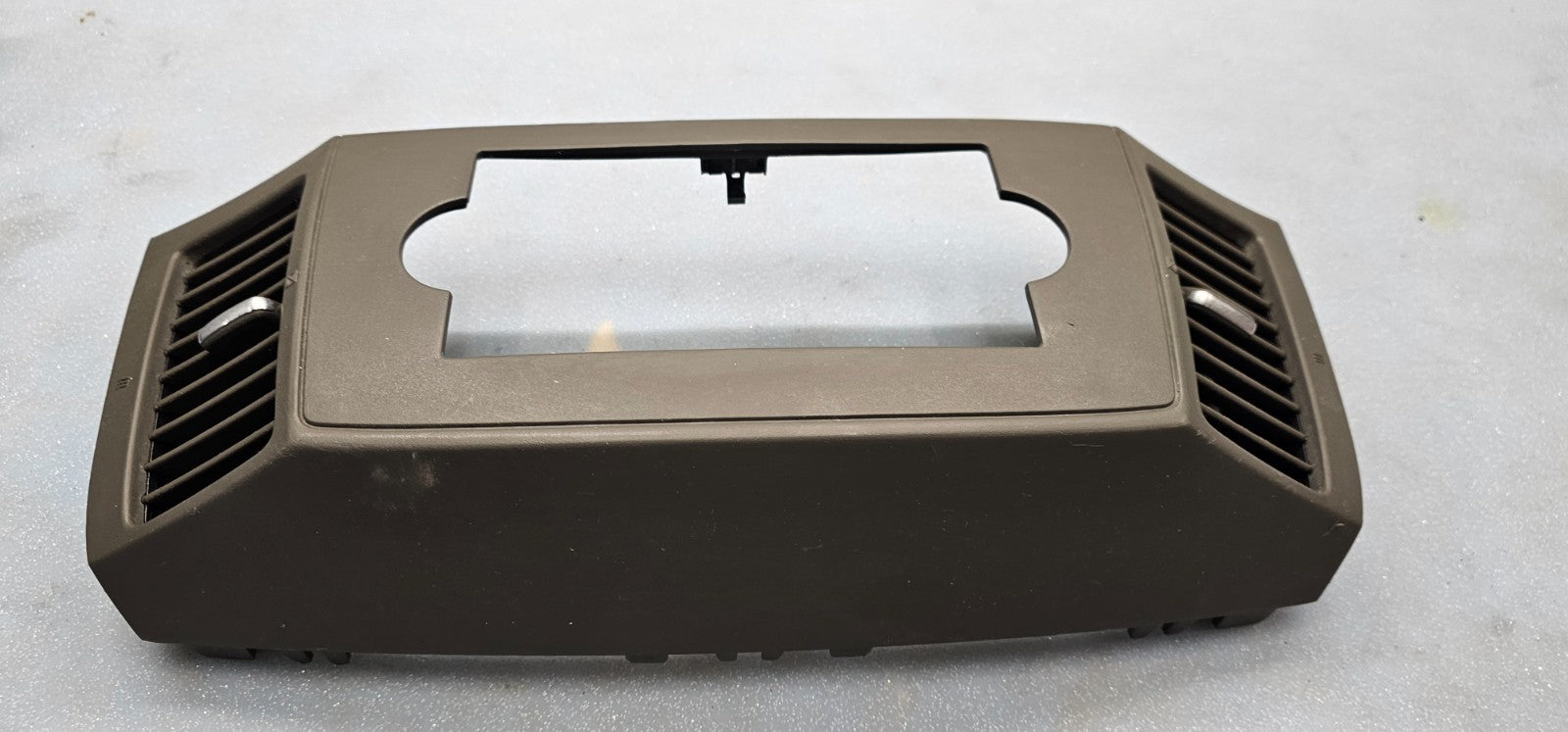 🔥05-07 Grand Cherokee Center Dash AM FM RADIO STEREO TRIM BEZEL PANEL Gray B30
