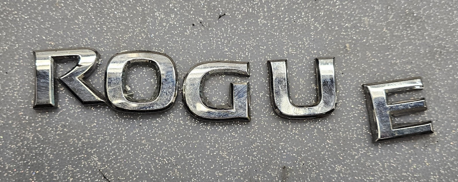 08-13 Nissan Rogue emblem letters badge trunk rear logo symbol Genuine Original