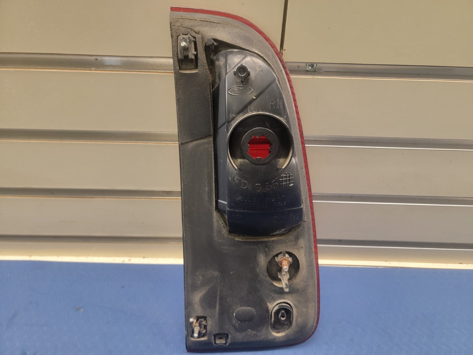 1998-2002 Lincoln Navigator Rear RIGHT RH SIDE TAIL LIGHT INNER Assembly OEM