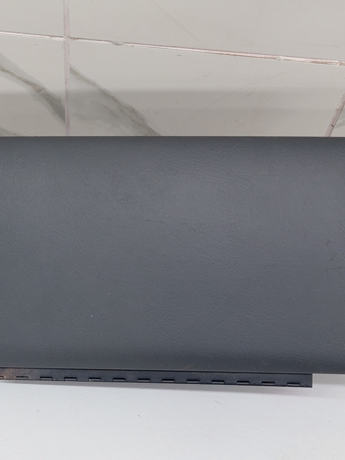 02-06 CADILLAC ESCALADE GLOVE BOX GLOVEBOX DASH STORAGE COMPARTMENT OE GRAY G9